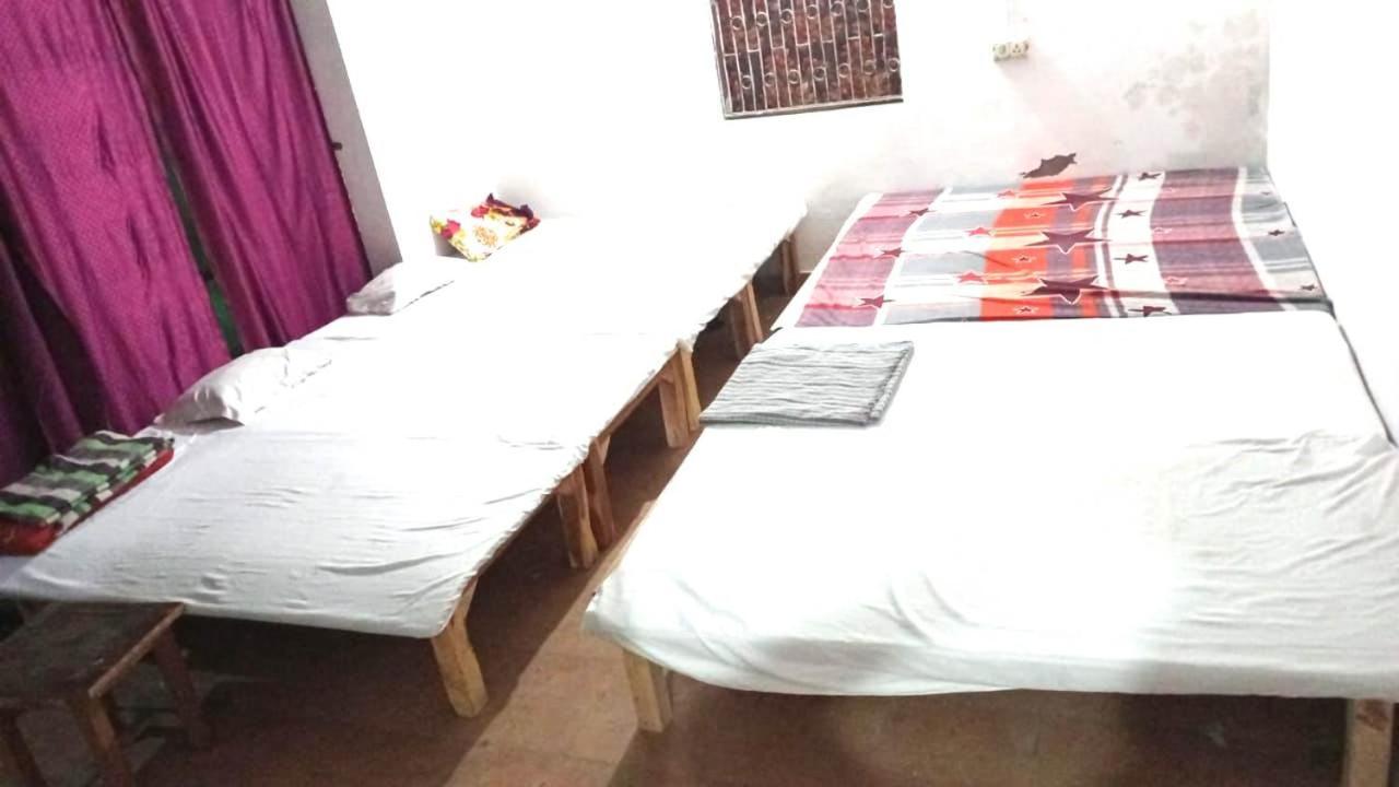 Anand Guest House Mathura Buitenkant foto